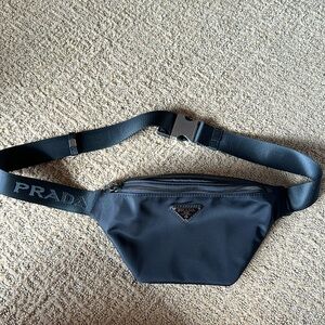 Black fanny pack